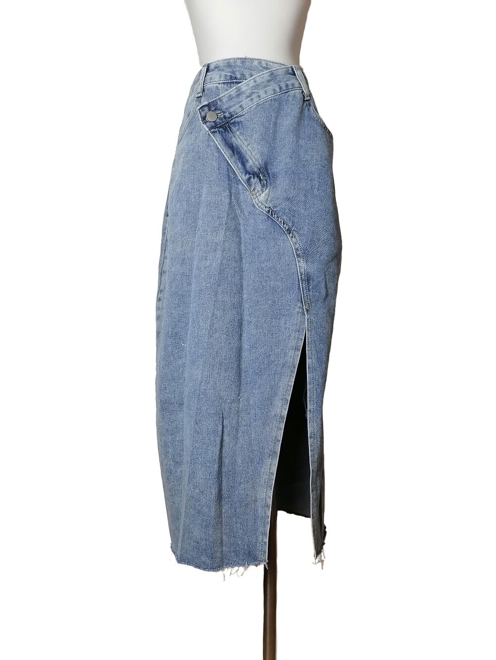💙💙💙 Light Wash Denim Midi Skirt with Front Slit